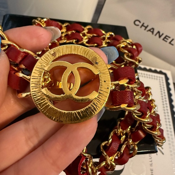 CHANEL Vintage Red Leather Gold Chain Link CC Logo Necklace/Belt - Picture 3 of 9